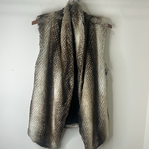 Show Me Your MUMU Fausta Faux Fur Vest Cream Brown Size Small - Picture 3 of 14